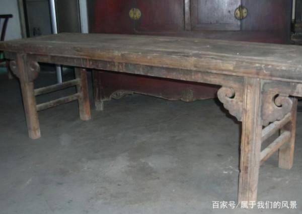 在情侶酒店中,為什麼床尾會放一張長凳?只因方便做這2件事 在情侶酒店中,為什麼床尾會放一張長凳?只因方便做這2件事