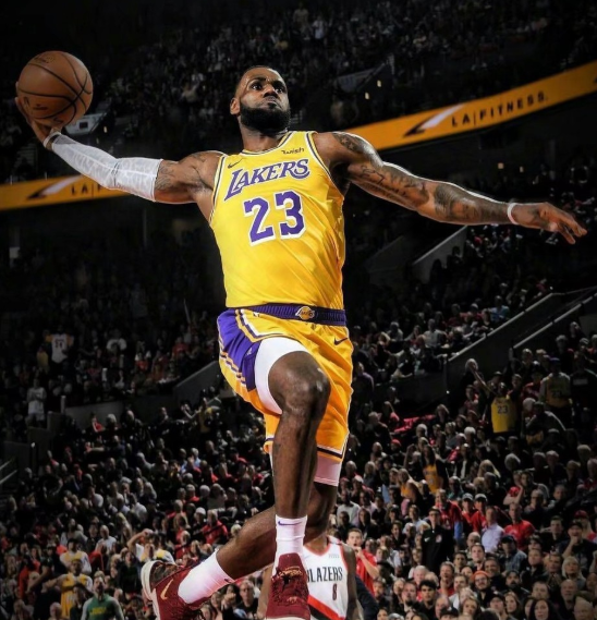 10年到19年的季後賽，詹姆斯一共獲得5次季後賽得分王，那科比呢