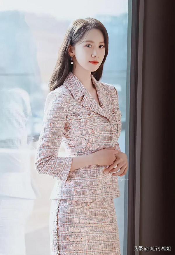 林允兒，清新美少女系列的代表，天生麗質的顏值，美爆啦