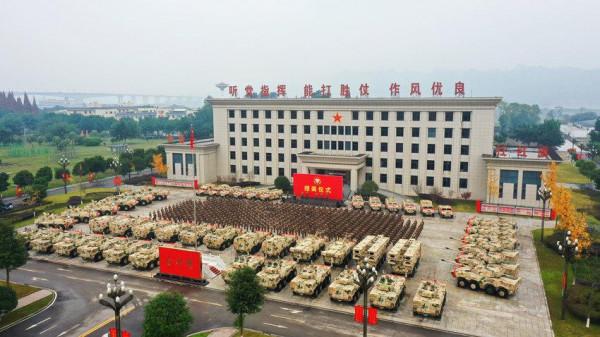 第77集團軍接裝08式輪式車輛，大八輪成集團軍中型合成旅主力