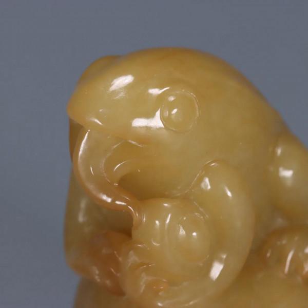 舊藏：和田白玉劉海戲金蟾把玩件