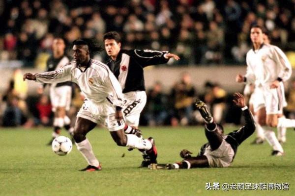 22歲兩奪歐冠，因荷蘭隊內訌失去皇馬主力位置，2400萬歐加盟國米