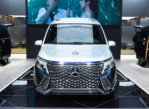 陸地遊艇&mdash;&mdash;傲旋縱橫四海7座賓士商務車