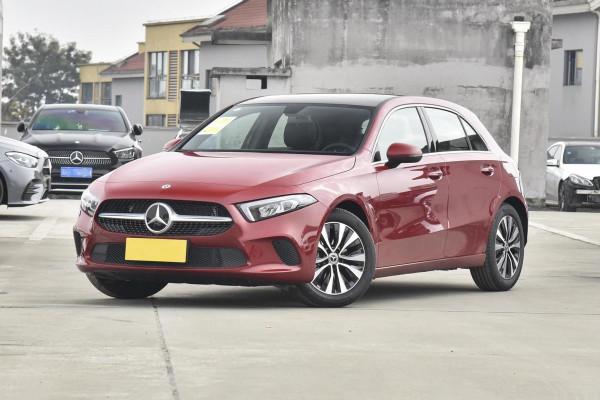 賓士的純進口掀背車，23&period;68萬起，油耗低至5&period;6L，實拍進口賓士A級