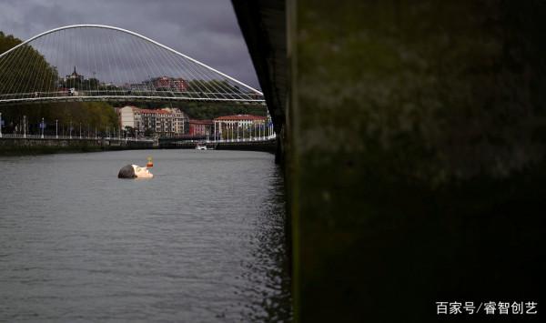 「溺水少女」載浮載沉，地球未來誰予關心