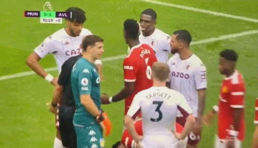 玩心理戰?維拉門將在B費罰點前指著C羅大喊:C羅你來罰 玩心理戰?維拉門將在B費罰點前指著C羅大喊:C羅你來罰