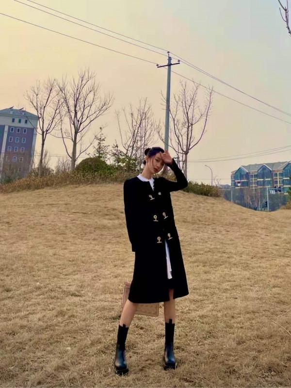 最近火了一種穿法,叫“呢大衣+煙管靴”,時髦保暖,誰穿誰好看 最近火了一種穿法,叫“呢大衣+煙管靴”,時髦保暖,誰穿誰好看