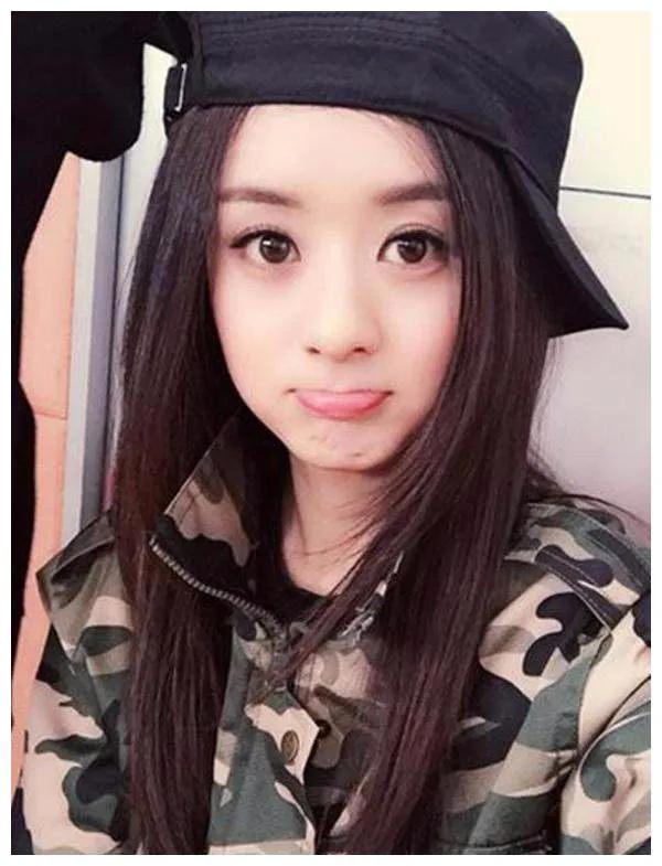 趙麗穎穿軍裝，有的英姿颯爽，有的可可愛愛，這反差萌太絕了