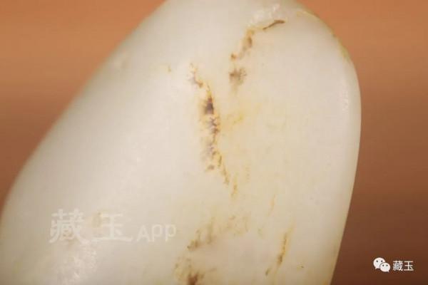 很全面的和田玉“水草沁”科普，籽料的“身份證”到底怎麼看？