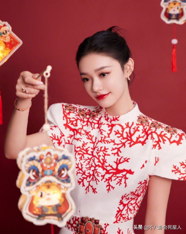 央視元宵女星PK：毛曉彤贏了金晨，萬茜&OpenCurlyDoubleQuote;敗&rdquo;在服裝上