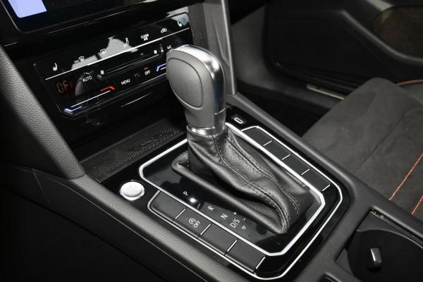 車長4865mm，3套動力可選，大眾邁騰僅18.69萬起售，值得入手嗎？