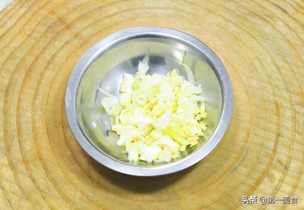 洋蔥炒肉片，最忌諱肉片直接下鍋炒，多加這一步，肉片鮮嫩不老