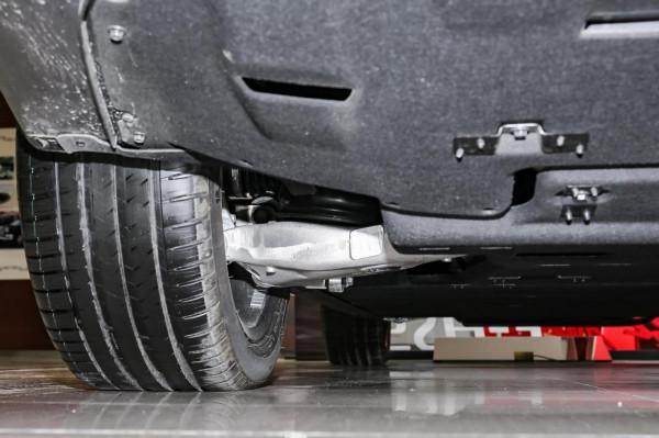 長超5米2提速5秒，造型霸氣，開出去回頭率十足，實拍紅旗E-HS9