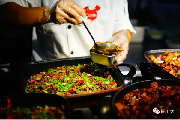 部隊食堂有了點餐服務，必須贊