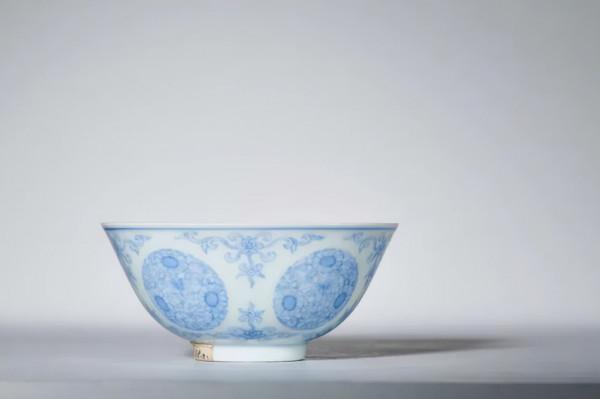 40餘件拍品亮相工藝美術專場,包含明清瓷器、玉器及當代藝術品 40餘件拍品亮相工藝美術專場,包含明清瓷器、玉器及當代藝術品