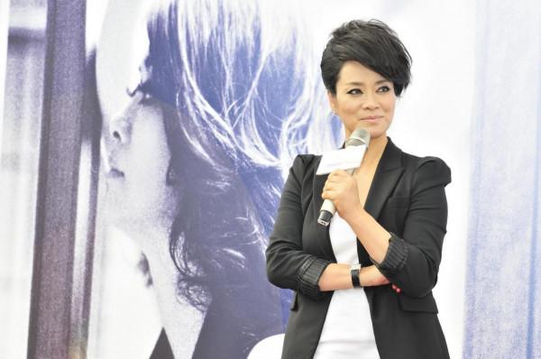 25歲爆紅，26歲跌落神壇，43歲生二胎，毛阿敏如今怎樣了？