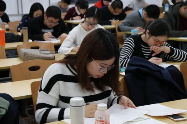 一位985女碩士“徵婚帖”火了，評論區男性不敢說話，過於真實