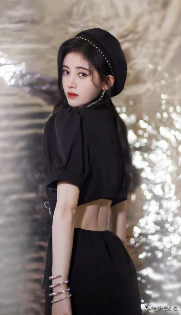 鞠婧禕現代裝美圖