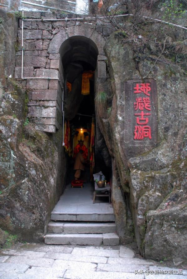 安徽有一建造時間成謎的寺廟,海拔一千多米,是地藏菩薩應化之地 安徽有一建造時間成謎的寺廟,海拔一千多米,是地藏菩薩應化之地