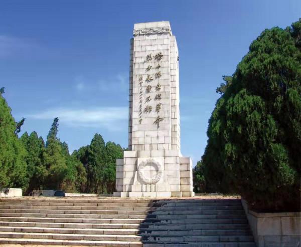 劉亞樓收到戰報大驚,林彪下令死守塔山,九位將軍戰後同葬一處 劉亞樓收到戰報大驚,林彪下令死守塔山,九位將軍戰後同葬一處