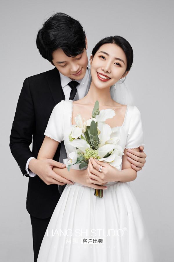 好喜歡我們的婚紗照，感覺怎麼看都不會膩啊