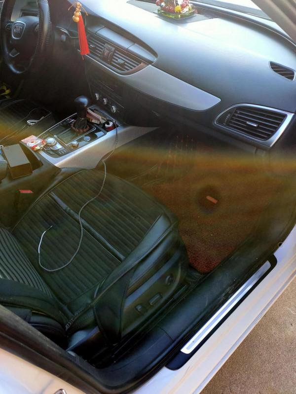 一隻流浪貓躲在車裡找不到了,誰有好辦法嗎? 一隻流浪貓躲在車裡找不到了,誰有好辦法嗎?