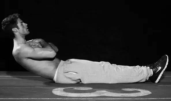 有肌肉才夠男人，徒手健身24式