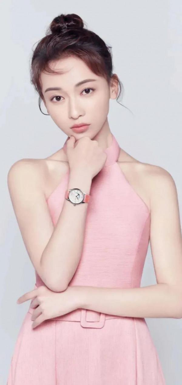 吳謹言，清心靚麗清純脫俗