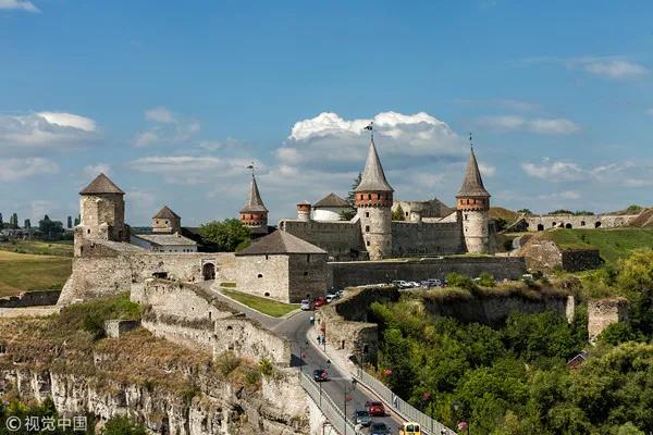 畫境烏克蘭，歷史亦悠遠。曾物阜民豐，惜故國不堪