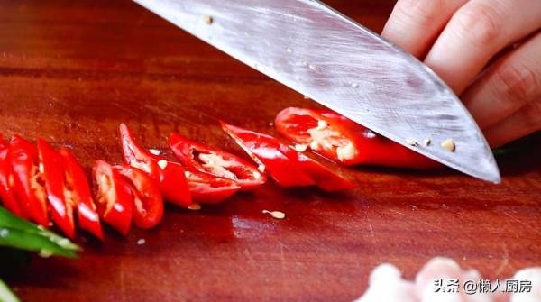 茶樹菇搭配五花肉,炒了一盤下飯菜,一上桌就被家人搶光了 茶樹菇搭配五花肉,炒了一盤下飯菜,一上桌就被家人搶光了