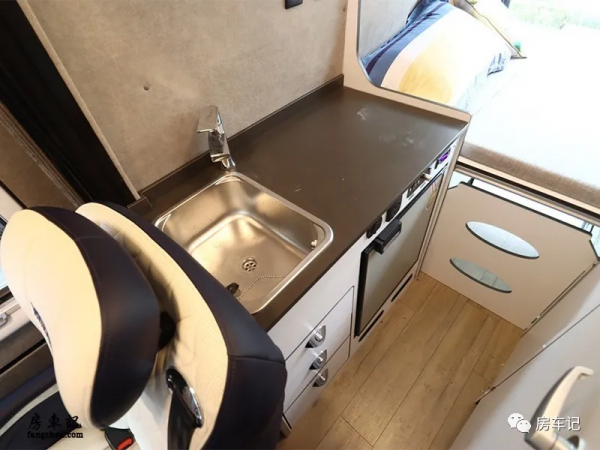 福特國六自動擋上線啦!衛航F590商旅兩用房車,香不香? 福特國六自動擋上線啦!衛航F590商旅兩用房車,香不香?