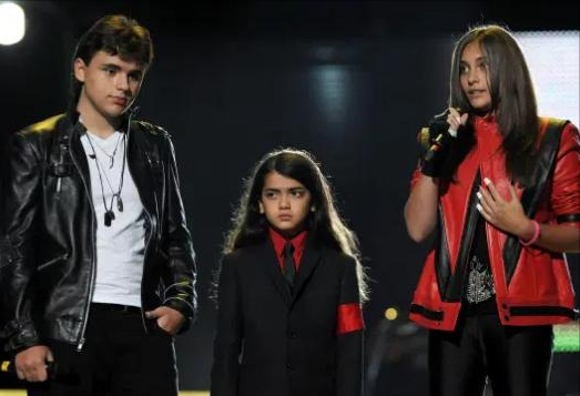 邁克爾傑克遜去世11年後:大兒子遺傳白癜風,女兒患抑鬱症 邁克爾傑克遜去世11年後:大兒子遺傳白癜風,女兒患抑鬱症