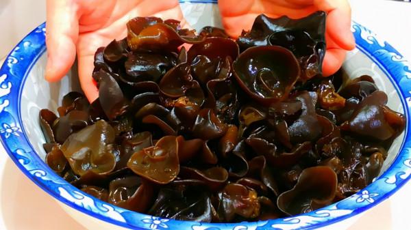 這7類蔬菜或自帶“毒素”，醫生建議：吃前務必焯水！別再偷懶了