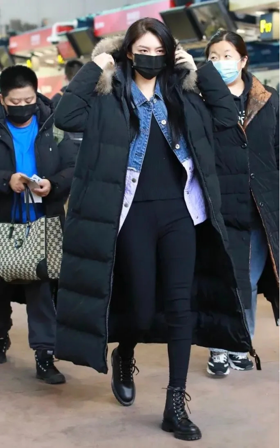 猜你沒看過楊穎的“俯拍圖”，一下暴露了顏值死角，歲月壓力太大