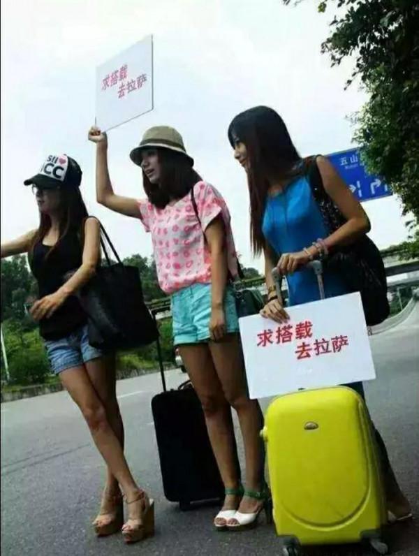 川藏線上經常會有女生搭順風車，她為什麼跑過去體會“窮遊”？