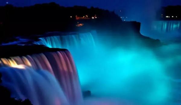 分享圖片&mdash;&mdash;世界彩色大瀑布