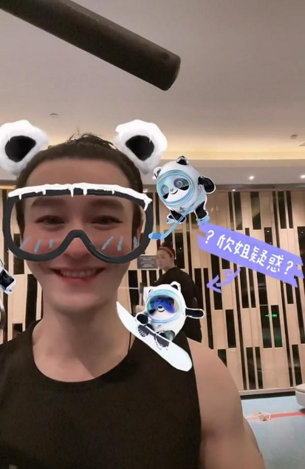 黃曉明曬與蔣欣健身照，肌肉明顯身材壯碩不少，前妻楊穎忙著拍戲