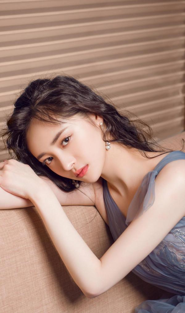 周潔瓊日常穿搭時髦甜美 網友們覺得她演技如何可評論關注轉發分享 周潔瓊日常穿搭時髦甜美 網友們覺得她演技如何可評論關注轉發分享