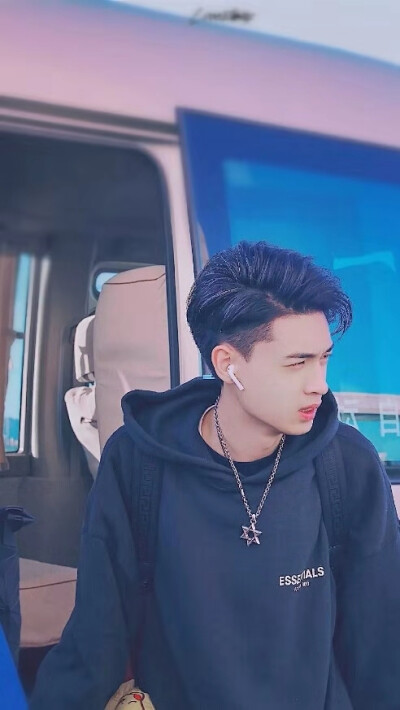 現在德雲社的秦霄賢到底有多火，網友；他拯救了跑男的收視率