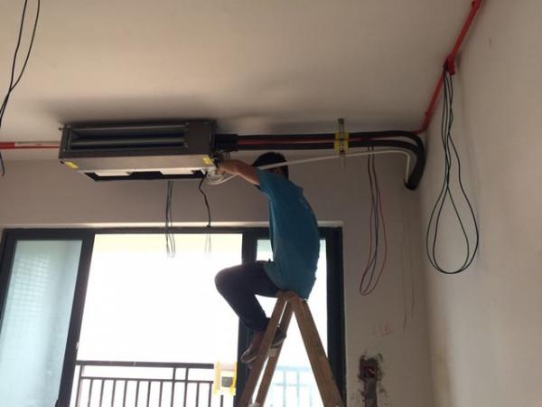 風管機一半效能靠安裝，立式空調才真香