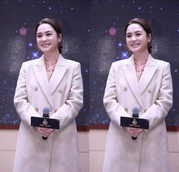 81年的阿嬌遇上60年的惠英紅,狀態真不一樣,看不出21歲的年齡差 81年的阿嬌遇上60年的惠英紅,狀態真不一樣,看不出21歲的年齡差