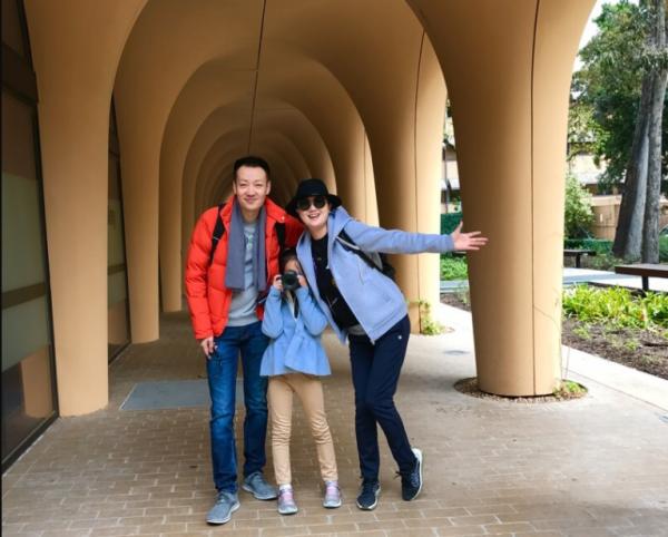 朱媛媛：32歲嫁13年初戀，47歲還是娛樂圈的一股清流