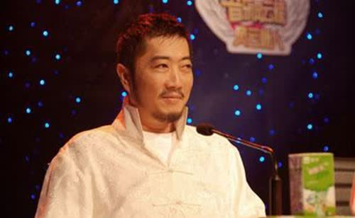 賭錢輸光後，回家路上他越想越氣，寫下一首歌成了任賢齊的成名作