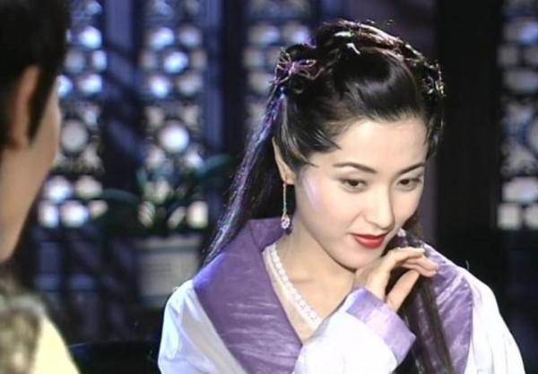 民間故事:裁縫匠給黃鼠狼做新衣,他娶寡婦當天,黃鼠狼來搶夫 民間故事:裁縫匠給黃鼠狼做新衣,他娶寡婦當天,黃鼠狼來搶夫