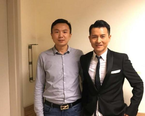 山寨版劉德華：靠模仿簽約央視，排場大過正牌，出場費嚇人