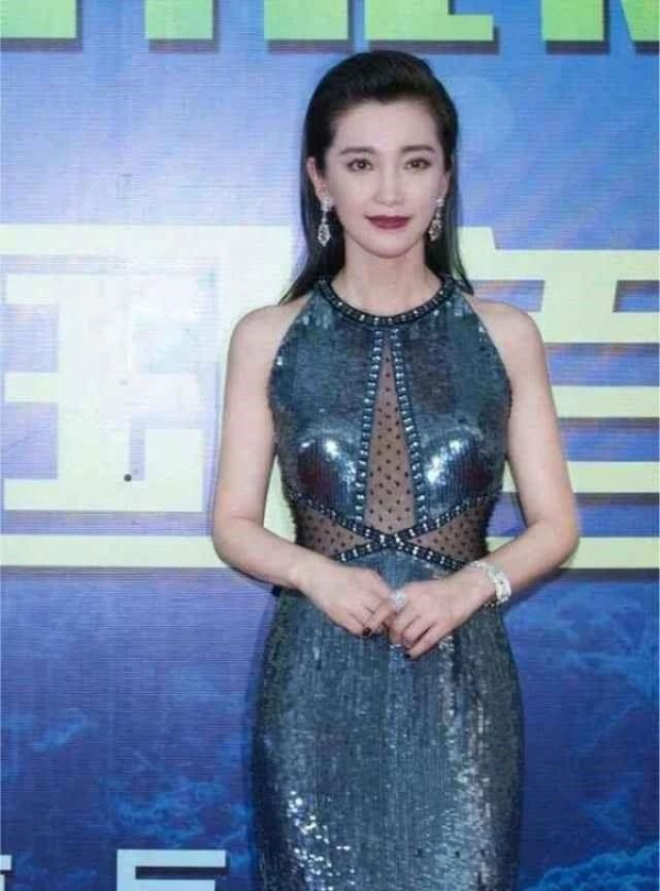 迷人又不失風範，不得不說，李冰冰真是太會穿了