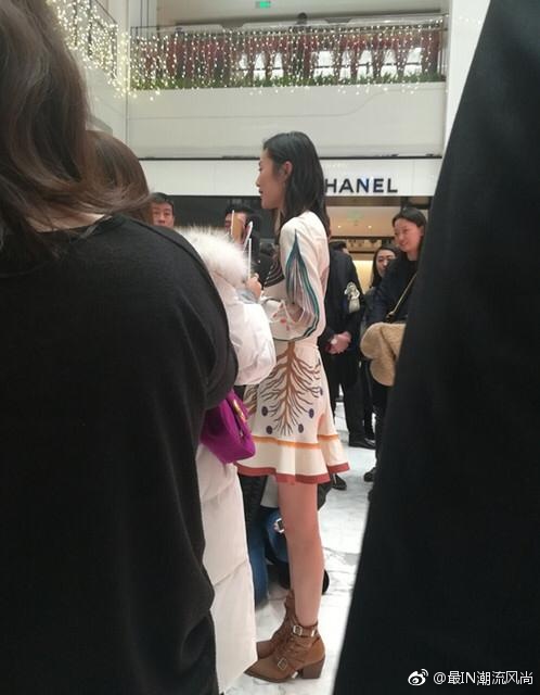 劉雯未PS照傳出，世界上竟有如此完美的腿！腿長就是任性