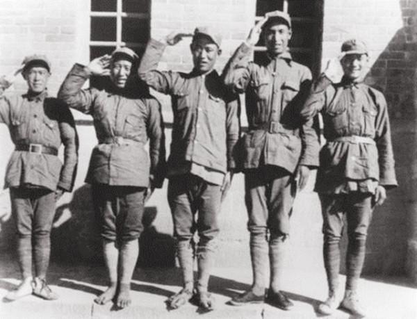 1986年,遲浩田遇老翁悠然垂釣,老翁撫須笑問:可知胡司令? 1986年,遲浩田遇老翁悠然垂釣,老翁撫須笑問:可知胡司令?