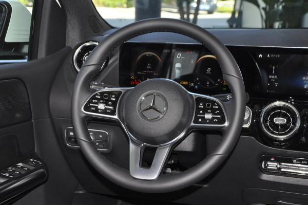 實拍賓士B級，內飾豪華、配置豐富，24&period;38萬起售，值得入手嗎？