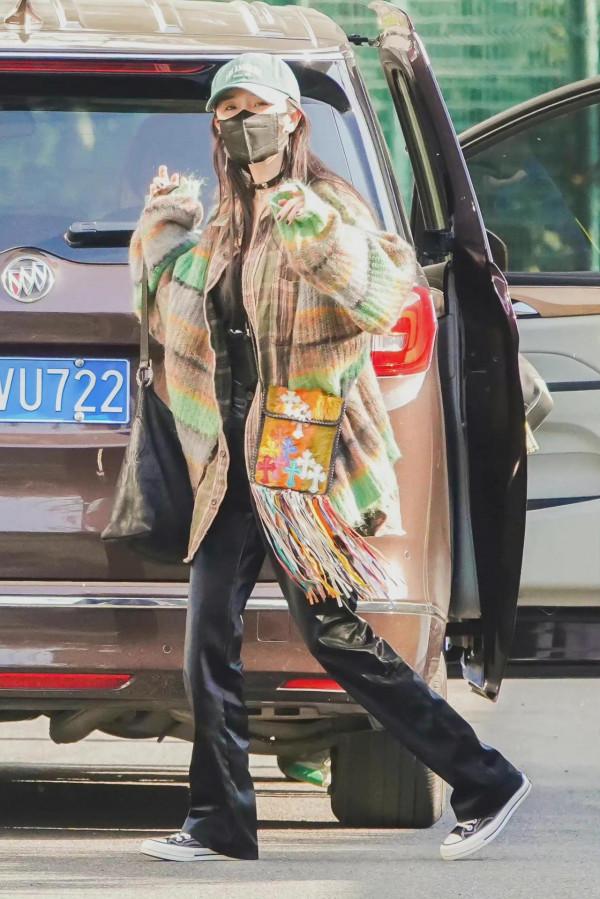 楊冪今日機場圖大冪冪的私服穿搭，超好看